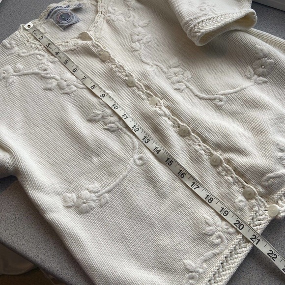 VTG Hand Embroidered Cape Isle Knitters Medium Cardigan Sweater Ivory Floral EUC - Picture 8 of 10